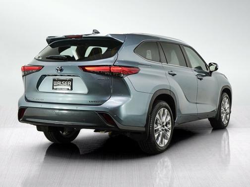 Moon Dust 2022 Toyota Highlander Hybrid Hybrid Limited