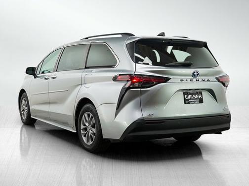 Celestial Silver Metallic 2021 Toyota Sienna XLE
