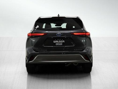 2021 Toyota Highlander Hybrid Platinum