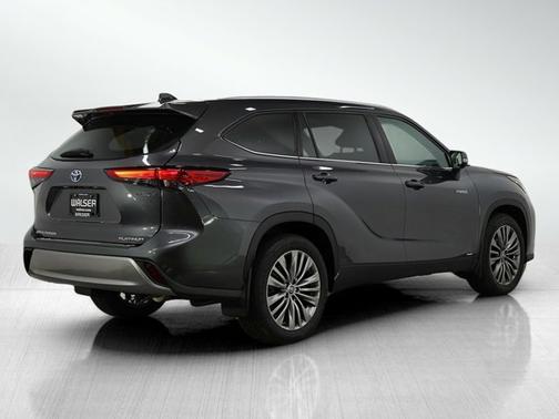 2021 Toyota Highlander Hybrid Platinum