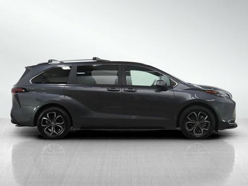 2025 Toyota Sienna Platinum