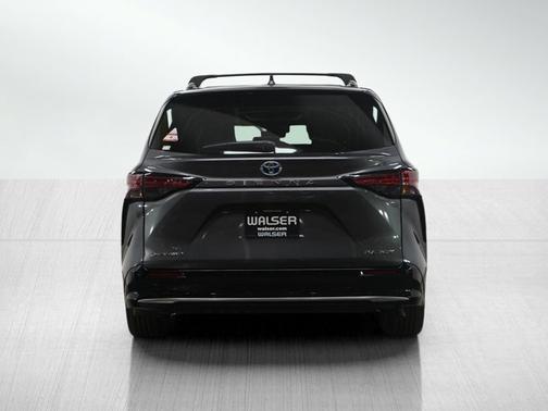 2025 Toyota Sienna Platinum