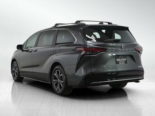 2025 Toyota Sienna Platinum
