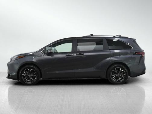 2025 Toyota Sienna Platinum