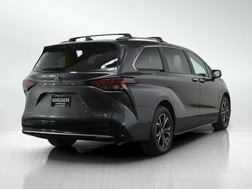 2025 Toyota Sienna Platinum