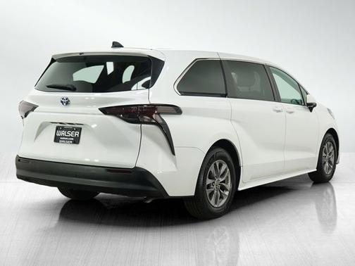 2023 Toyota Sienna LE