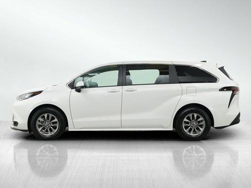 2023 Toyota Sienna LE
