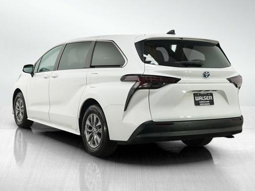2023 Toyota Sienna LE
