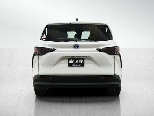 2023 Toyota Sienna LE