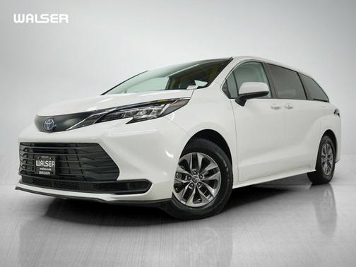 2023 Toyota Sienna LE