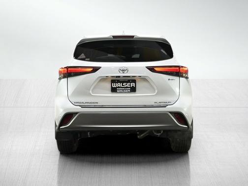 Wind Chill Pearl 2026 Toyota Highlander Hybrid Hybrid Platinum