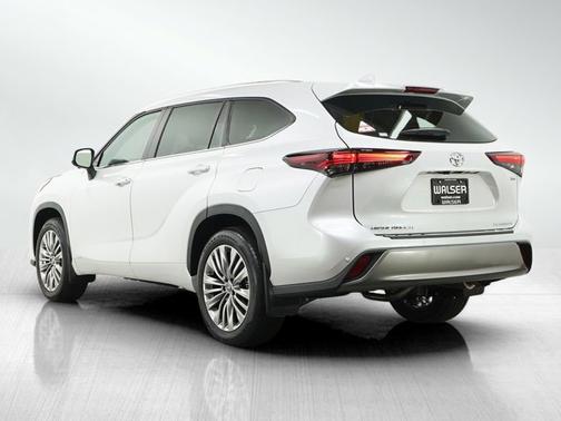 Wind Chill Pearl 2026 Toyota Highlander Hybrid Hybrid Platinum