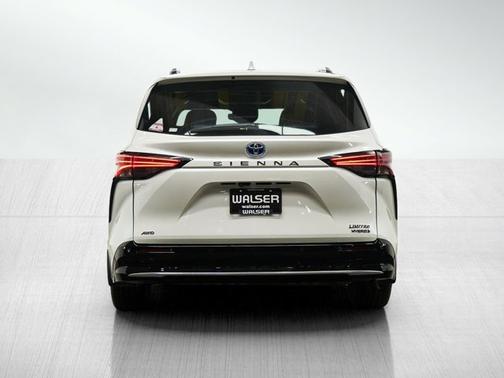Blizzard Pearl 2021 Toyota Sienna Limited 7-Passenger