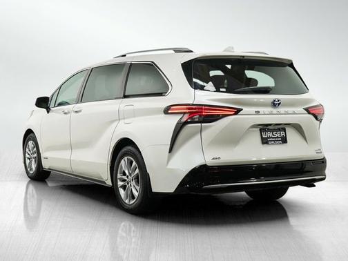 Blizzard Pearl 2021 Toyota Sienna Limited 7-Passenger