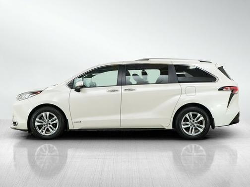 Blizzard Pearl 2021 Toyota Sienna Limited 7-Passenger