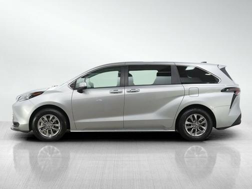 2024 Toyota Sienna LE