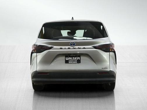 2024 Toyota Sienna LE
