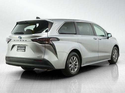 2024 Toyota Sienna LE