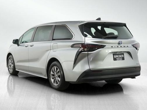 2024 Toyota Sienna LE