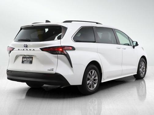 2022 Toyota Sienna LE