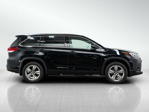 Midnight Black Metallic 2017 Toyota Highlander Limited