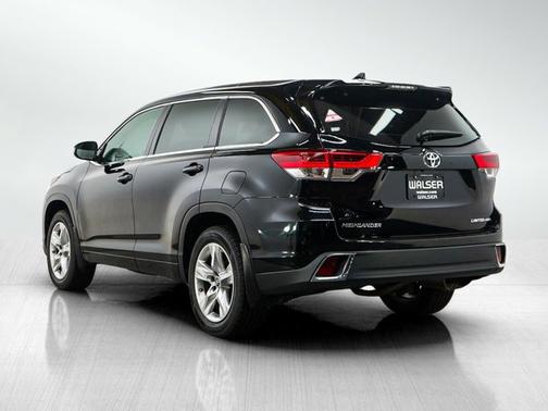 Midnight Black Metallic 2017 Toyota Highlander Limited