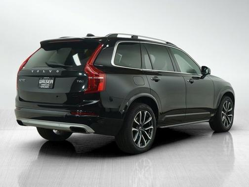 2016 Volvo XC90 T6 Momentum