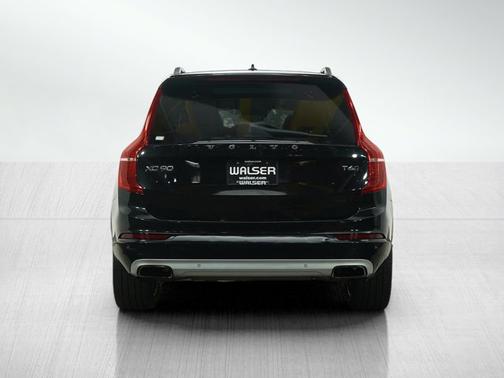 2016 Volvo XC90 T6 Momentum