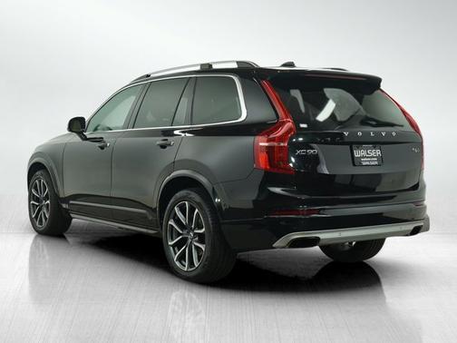 2016 Volvo XC90 T6 Momentum