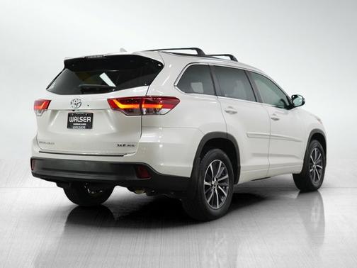 Blizzard Pearl 2017 Toyota Highlander XLE