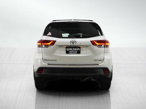 Blizzard Pearl 2017 Toyota Highlander XLE