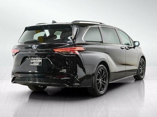 Midnight Black Metallic 2024 Toyota Sienna XSE