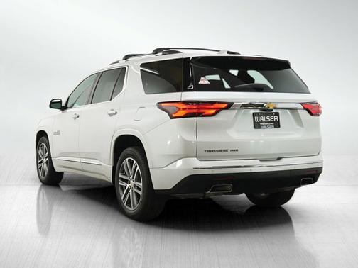 Iridescent Pearl Tricoat 2023 Chevrolet Traverse High Country