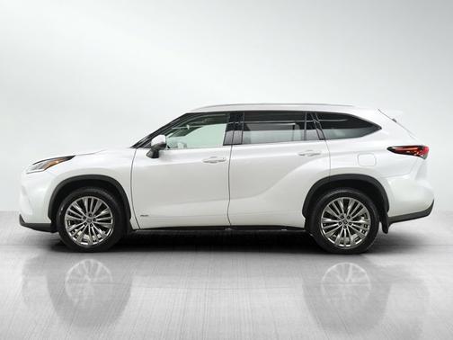 Wind Chill Pearl 2025 Toyota Highlander Hybrid Hybrid Platinum