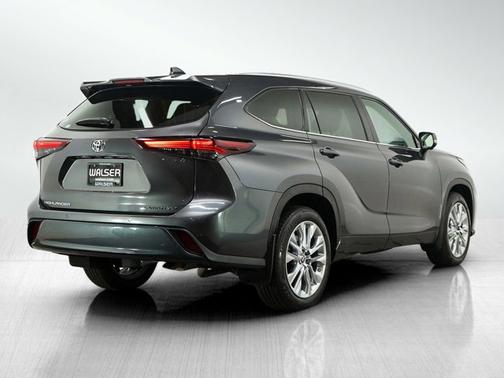 Magnetic Gray Metallic 2024 Toyota Highlander Limited