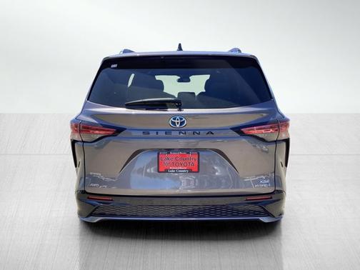 2021 Toyota Sienna XSE 7 Passenger