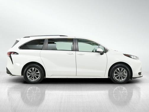 White 2022 Toyota Sienna LE