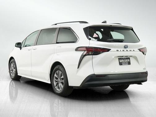 White 2022 Toyota Sienna LE
