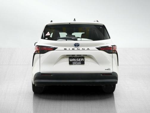 White 2022 Toyota Sienna LE