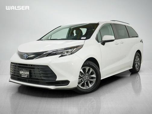 White 2022 Toyota Sienna LE