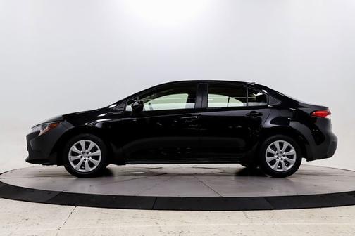 Photo 4 of 29 of 2020 Toyota Corolla LE