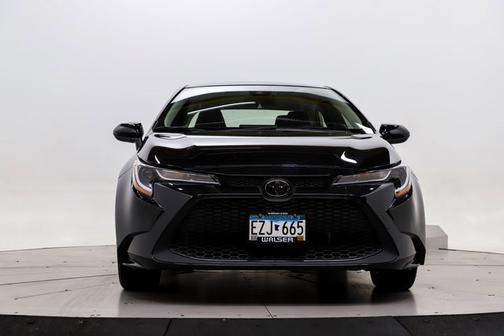 Photo 2 of 29 of 2020 Toyota Corolla LE