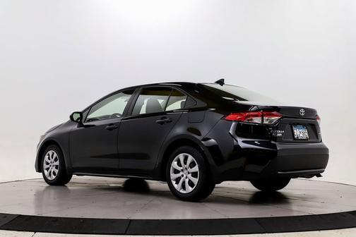 Photo 5 of 29 of 2020 Toyota Corolla LE