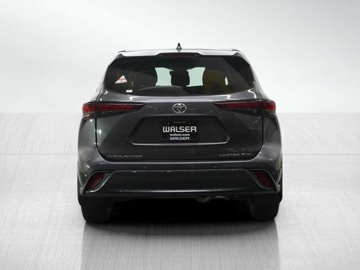 Magnetic Gray Metallic 2024 Toyota Highlander Limited
