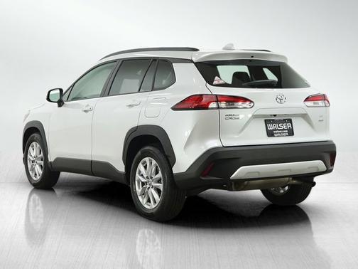 Pearl 2024 Toyota Corolla Cross LE