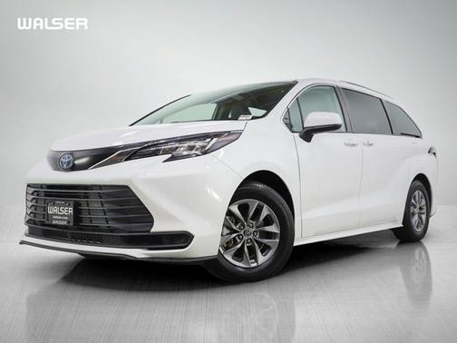 2022 Toyota Sienna LE