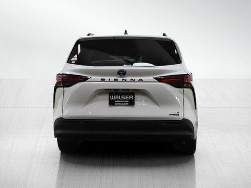 2022 Toyota Sienna LE