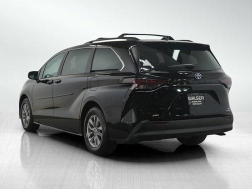2024 Toyota Sienna LE