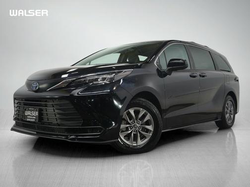 2024 Toyota Sienna LE