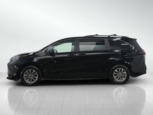 2024 Toyota Sienna LE